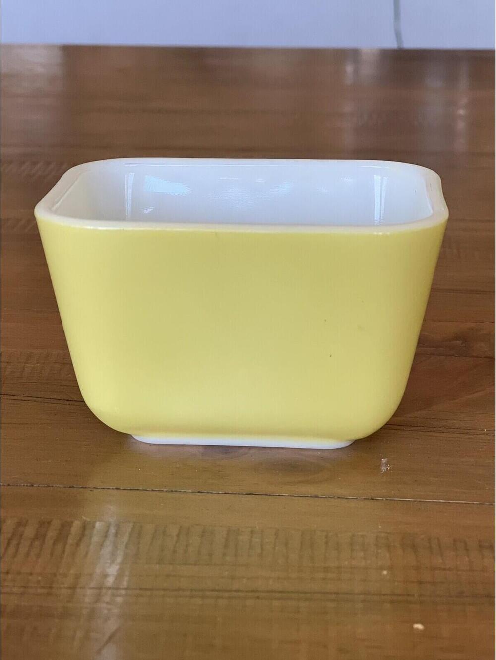 Vintage Pyrex 501B 1 1/2 c Rectangle Refrigerator Dish Yellow